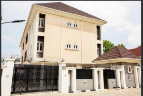 Duke Diamonds Apartments